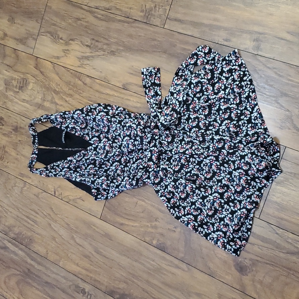 NWOT Express Floral Tie Waist Halter Romper Size 2